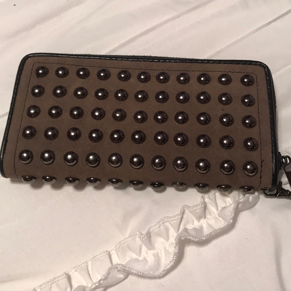 Zippered studded wristlet